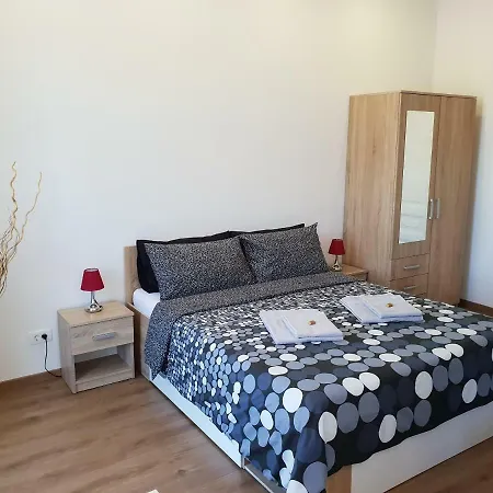 Ema Apartment *